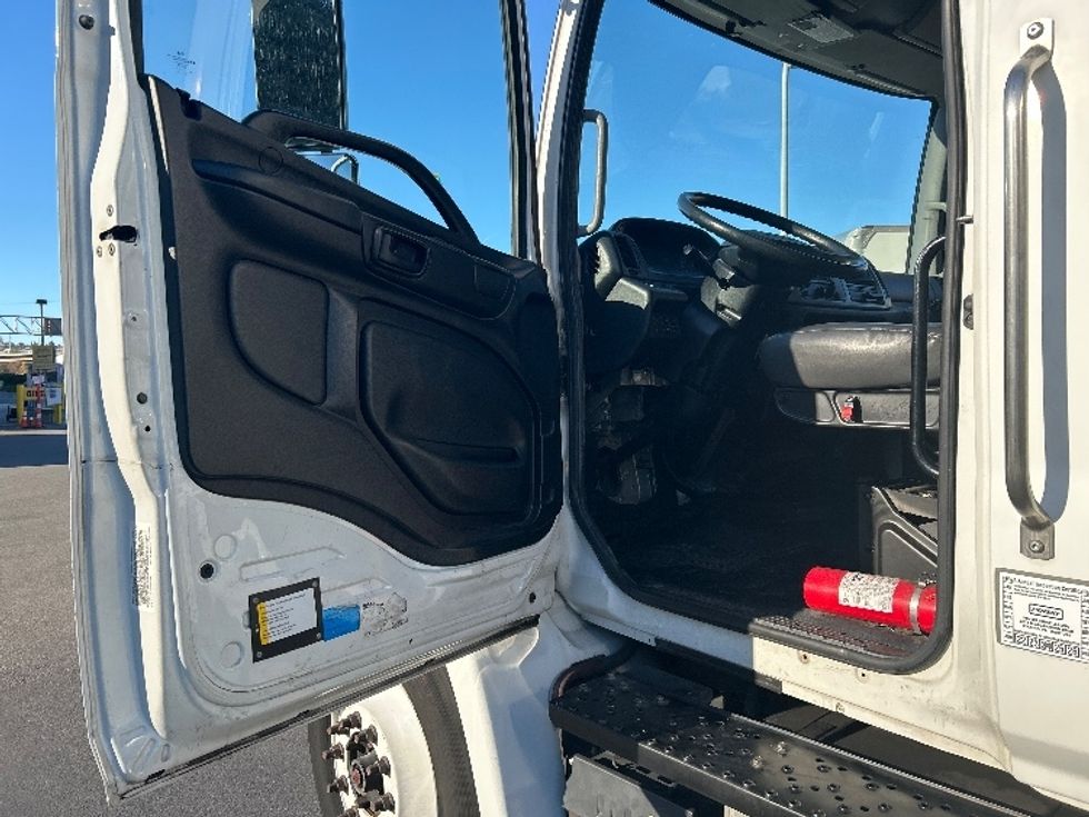 Medium Duty Box Truck-Light and Medium Duty Trucks-Hino-2019-268-San Diego-CA-300,028\n\t\tmiles-$ 30,500 - Image 16