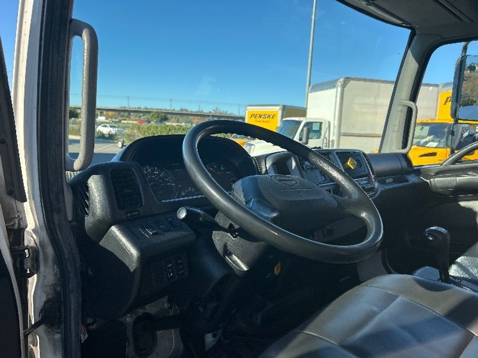 Medium Duty Box Truck-Light and Medium Duty Trucks-Hino-2019-268-San Diego-CA-300,028\n\t\tmiles-$ 30,500 - Image 17