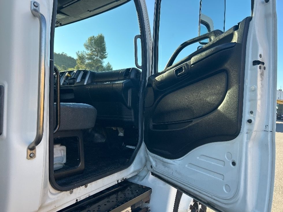 Medium Duty Box Truck-Light and Medium Duty Trucks-Hino-2019-268-San Diego-CA-300,028\n\t\tmiles-$ 30,500 - Image 20