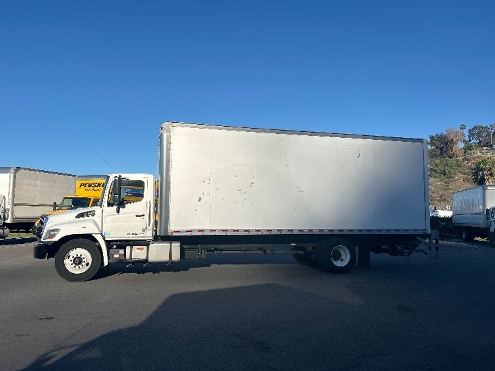 Medium Duty Box Truck-Light and Medium Duty Trucks-Hino-2019-268-San Diego-CA-300,028\n\t\tmiles-$ 30,500 - Image 4