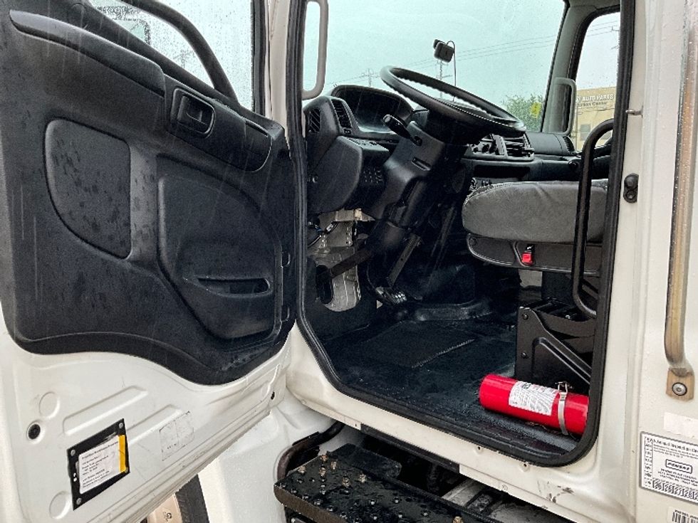 Medium Duty Box Truck-Light and Medium Duty Trucks-Hino-2019-268-Selma-TX-60,956\n\t\tmiles-$ 64,750 - Image 15