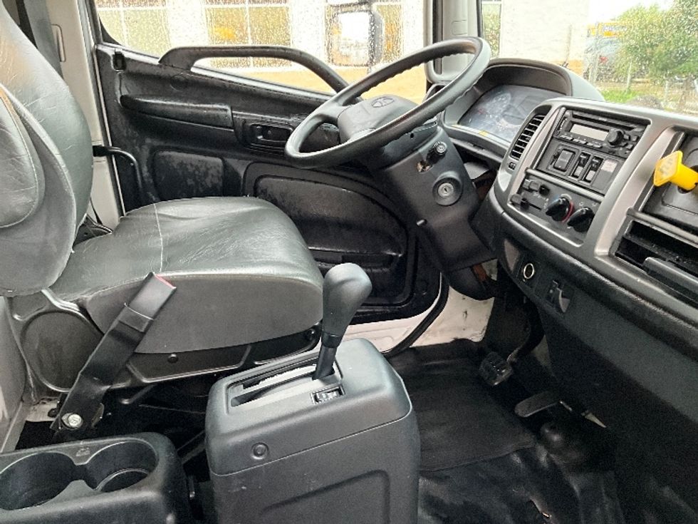 Medium Duty Box Truck-Light and Medium Duty Trucks-Hino-2019-268-Selma-TX-60,956\n\t\tmiles-$ 64,750 - Image 21