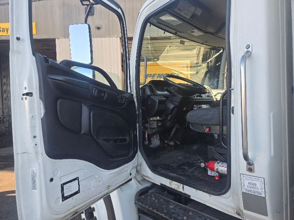Medium Duty Box Truck-Light and Medium Duty Trucks-Hino-2019-268-Spokane Valley-WA-138,889\n\t\tmiles-$ 57,000 - Image 16