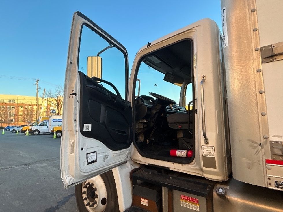 Medium Duty Box Truck-Light and Medium Duty Trucks-Hino-2019-268-Sterling-VA-249,696\n\t\tmiles-$ 38,000 - Image 15