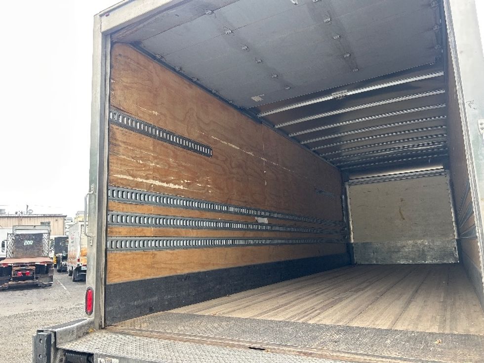 Medium Duty Box Truck-Light and Medium Duty Trucks-Hino-2019-268-Sterling-VA-277,215\n\t\tmiles-$ 41,750 - Image 11
