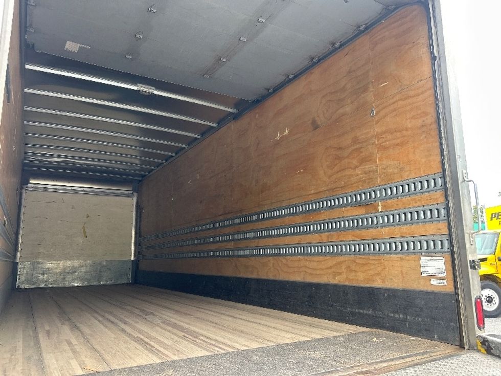 Medium Duty Box Truck-Light and Medium Duty Trucks-Hino-2019-268-Sterling-VA-277,215\n\t\tmiles-$ 41,750 - Image 12