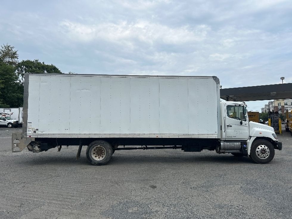 Medium Duty Box Truck-Light and Medium Duty Trucks-Hino-2019-268-Sterling-VA-277,215\n\t\tmiles-$ 41,750 - Image 15
