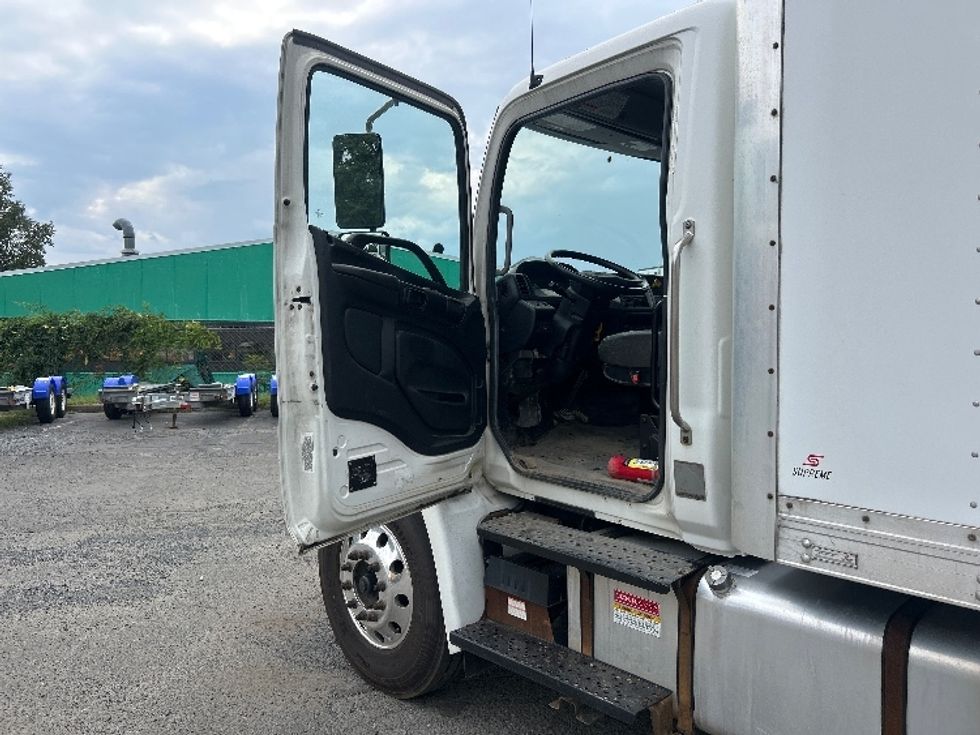 Medium Duty Box Truck-Light and Medium Duty Trucks-Hino-2019-268-Sterling-VA-277,215\n\t\tmiles-$ 41,750 - Image 16