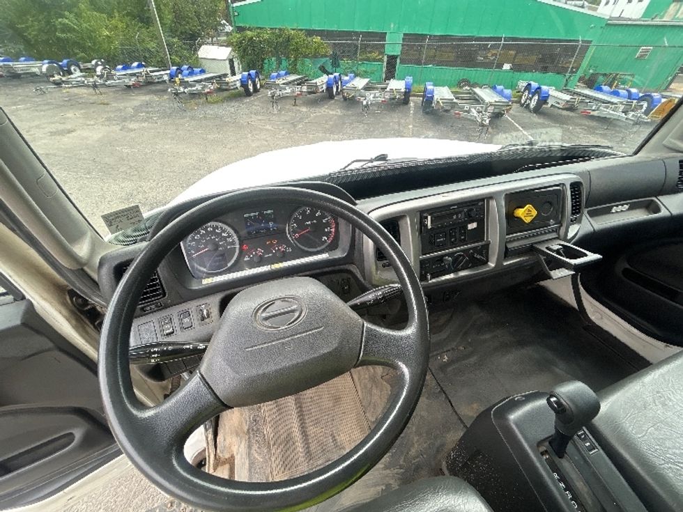 Medium Duty Box Truck-Light and Medium Duty Trucks-Hino-2019-268-Sterling-VA-277,215\n\t\tmiles-$ 41,750 - Image 18