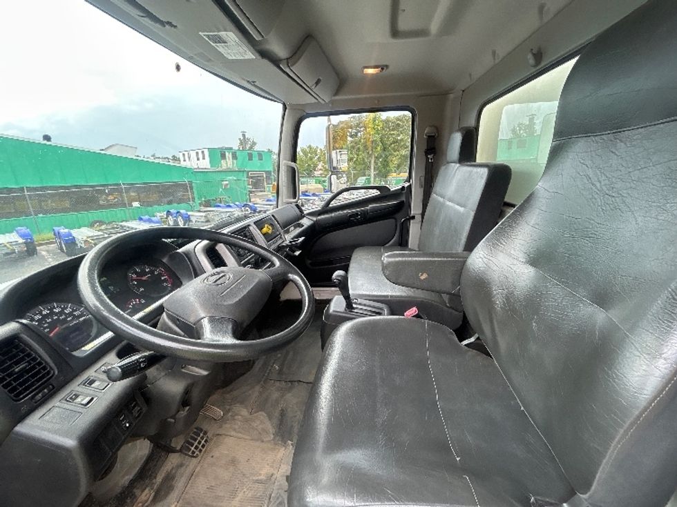 Medium Duty Box Truck-Light and Medium Duty Trucks-Hino-2019-268-Sterling-VA-277,215\n\t\tmiles-$ 41,750 - Image 19