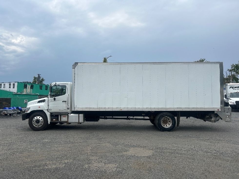 Medium Duty Box Truck-Light and Medium Duty Trucks-Hino-2019-268-Sterling-VA-277,215\n\t\tmiles-$ 41,750 - Image 4