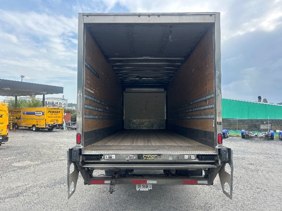 Medium Duty Box Truck-Light and Medium Duty Trucks-Hino-2019-268-Sterling-VA-277,215\n\t\tmiles-$ 41,750 - Image 8