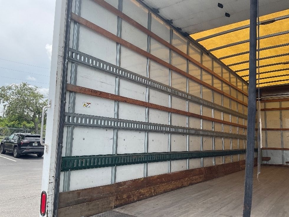 Medium Duty Box Truck-Light and Medium Duty Trucks-Hino-2019-268-Tampa-FL-138,659\n\t\tmiles-$ 57,000 - Image 11