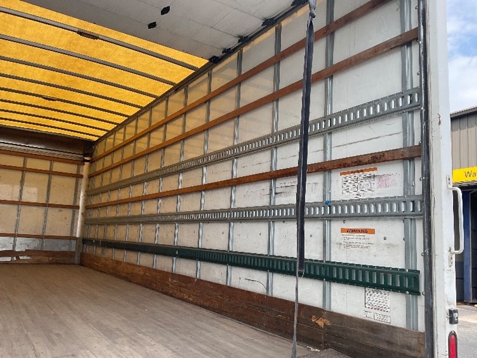 Medium Duty Box Truck-Light and Medium Duty Trucks-Hino-2019-268-Tampa-FL-138,659\n\t\tmiles-$ 57,000 - Image 12