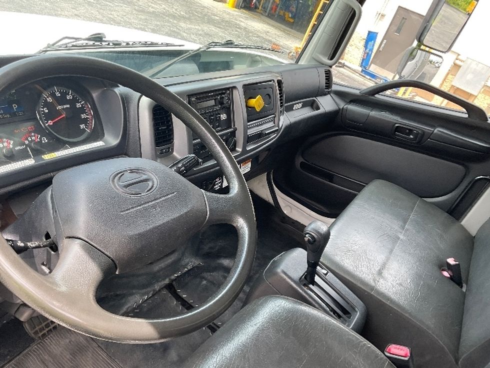 Medium Duty Box Truck-Light and Medium Duty Trucks-Hino-2019-268-Tampa-FL-138,659\n\t\tmiles-$ 57,000 - Image 17