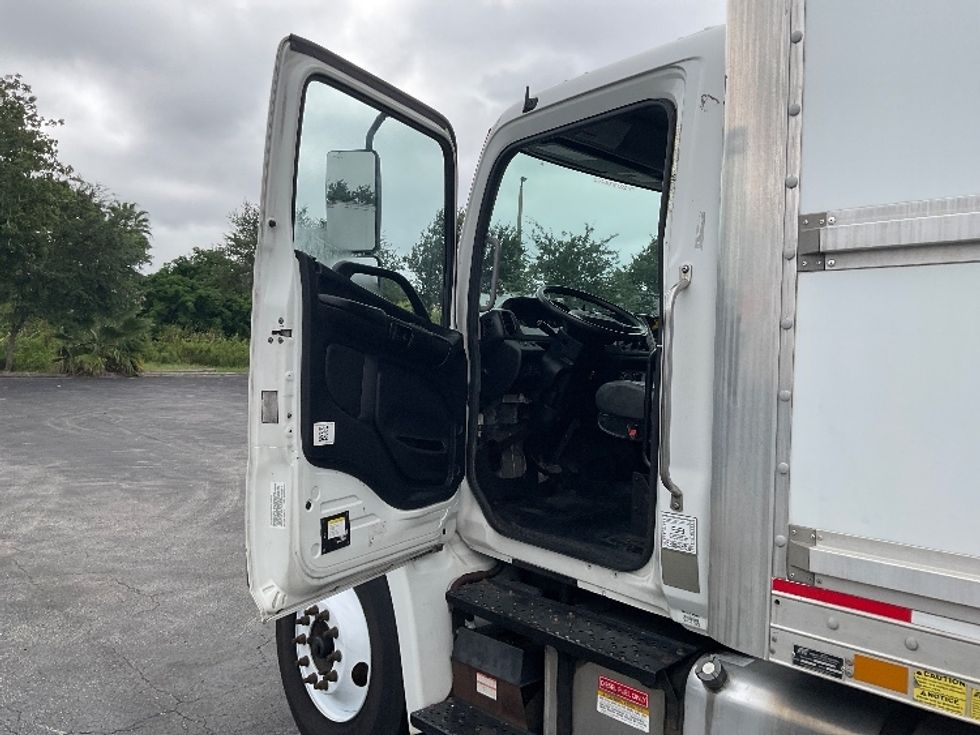 Medium Duty Box Truck-Light and Medium Duty Trucks-Hino-2019-268-Tampa-FL-206,680\n\t\tmiles-$ 46,500 - Image 16