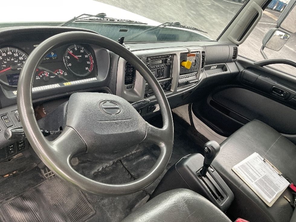 Medium Duty Box Truck-Light and Medium Duty Trucks-Hino-2019-268-Tampa-FL-206,680\n\t\tmiles-$ 46,500 - Image 17