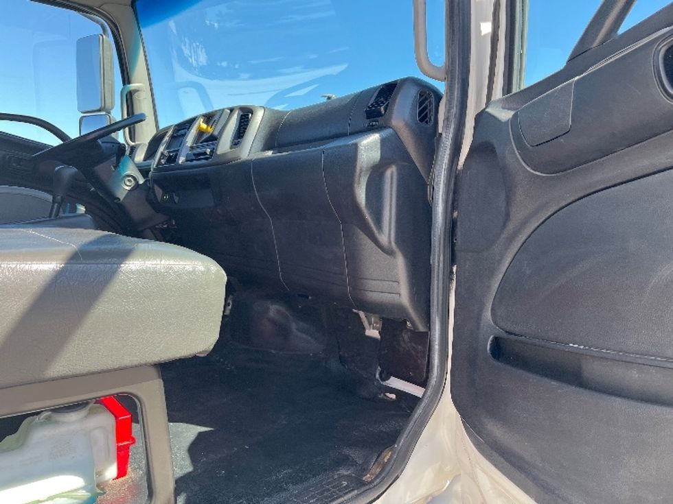 Medium Duty Box Truck-Light and Medium Duty Trucks-Hino-2019-268-Tampa-FL-212,593\n\t\tmiles-$ 42,000 - Image 20