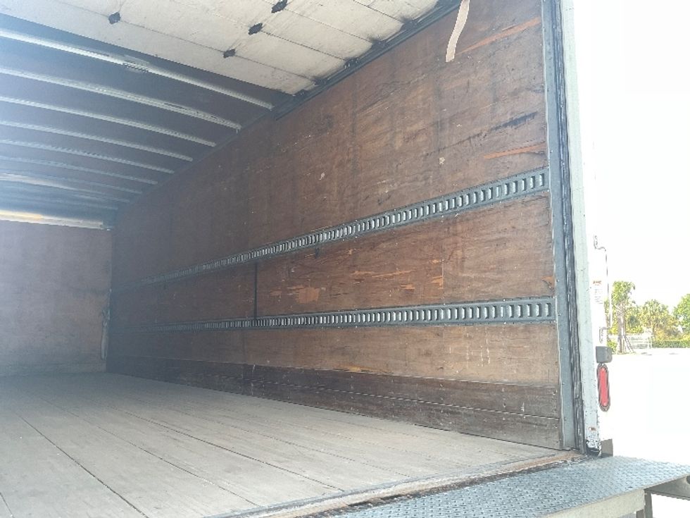 Medium Duty Box Truck-Light and Medium Duty Trucks-Hino-2019-268-Tampa-FL-217,745\n\t\tmiles-$ 41,250 - Image 12