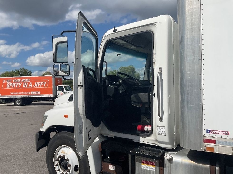 Medium Duty Box Truck-Light and Medium Duty Trucks-Hino-2019-268-Tampa-FL-217,745\n\t\tmiles-$ 41,250 - Image 16