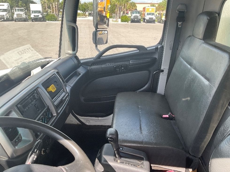 Medium Duty Box Truck-Light and Medium Duty Trucks-Hino-2019-268-Tampa-FL-217,745\n\t\tmiles-$ 41,250 - Image 19