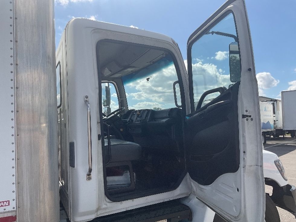 Medium Duty Box Truck-Light and Medium Duty Trucks-Hino-2019-268-Tampa-FL-217,745\n\t\tmiles-$ 41,250 - Image 20
