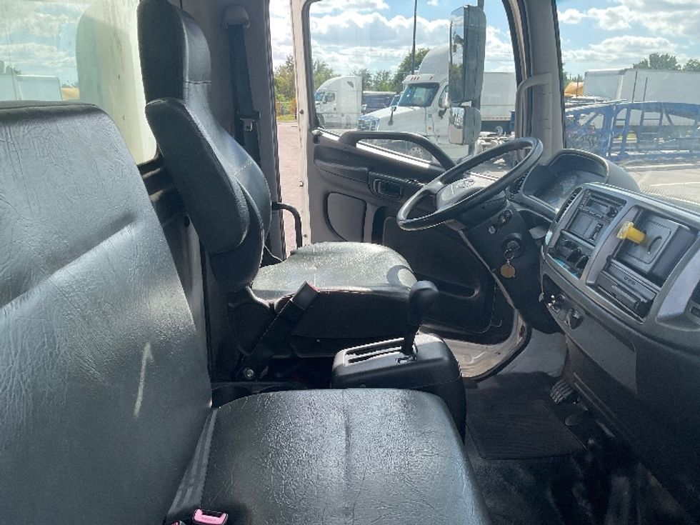 Medium Duty Box Truck-Light and Medium Duty Trucks-Hino-2019-268-Tampa-FL-217,745\n\t\tmiles-$ 41,250 - Image 22