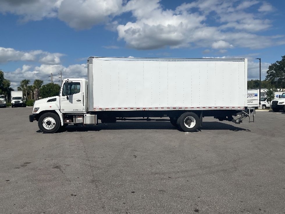 Medium Duty Box Truck-Light and Medium Duty Trucks-Hino-2019-268-Tampa-FL-217,745\n\t\tmiles-$ 41,250 - Image 4