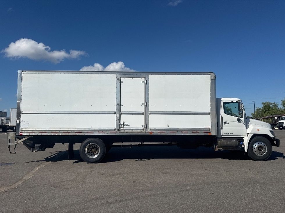 Medium Duty Box Truck-Light and Medium Duty Trucks-Hino-2019-268-Tampa-FL-223,000\n\t\tmiles-$ 44,500 - Image 15
