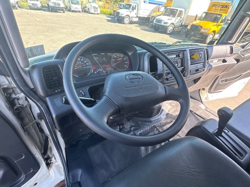 Medium Duty Box Truck-Light and Medium Duty Trucks-Hino-2019-268-Tampa-FL-223,000\n\t\tmiles-$ 44,500 - Image 17
