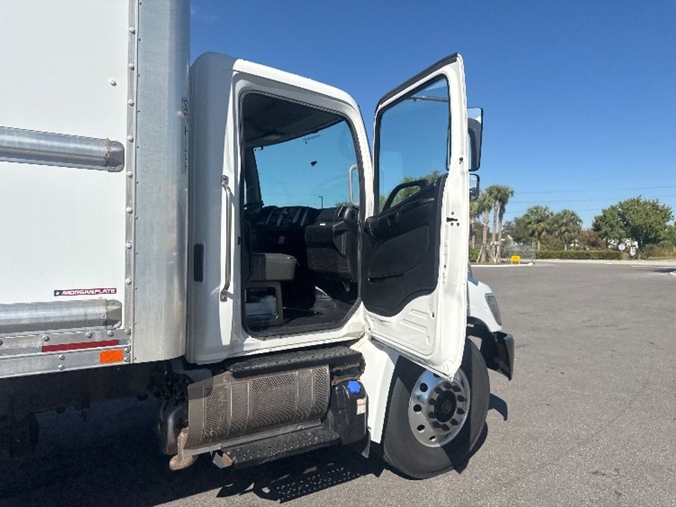 Medium Duty Box Truck-Light and Medium Duty Trucks-Hino-2019-268-Tampa-FL-223,000\n\t\tmiles-$ 44,500 - Image 20