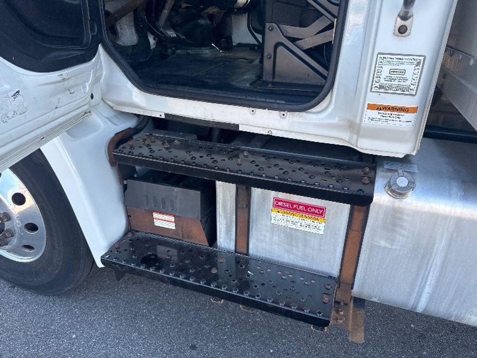 Medium Duty Box Truck-Light and Medium Duty Trucks-Hino-2019-268-Tampa-FL-223,000\n\t\tmiles-$ 44,500 - Image 25