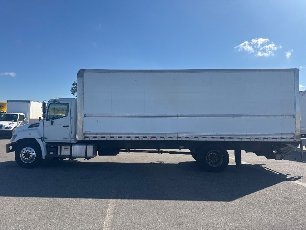 Medium Duty Box Truck-Light and Medium Duty Trucks-Hino-2019-268-Tampa-FL-223,000\n\t\tmiles-$ 44,500 - Image 4