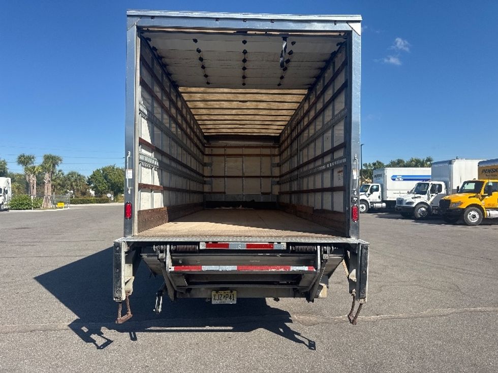 Medium Duty Box Truck-Light and Medium Duty Trucks-Hino-2019-268-Tampa-FL-223,000\n\t\tmiles-$ 44,500 - Image 8