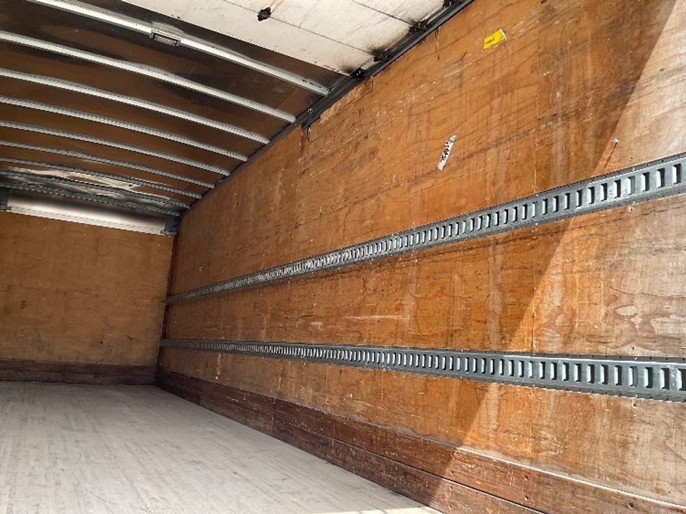Medium Duty Box Truck-Light and Medium Duty Trucks-Hino-2019-268-Tampa-FL-223,469\n\t\tmiles-$ 42,250 - Image 12