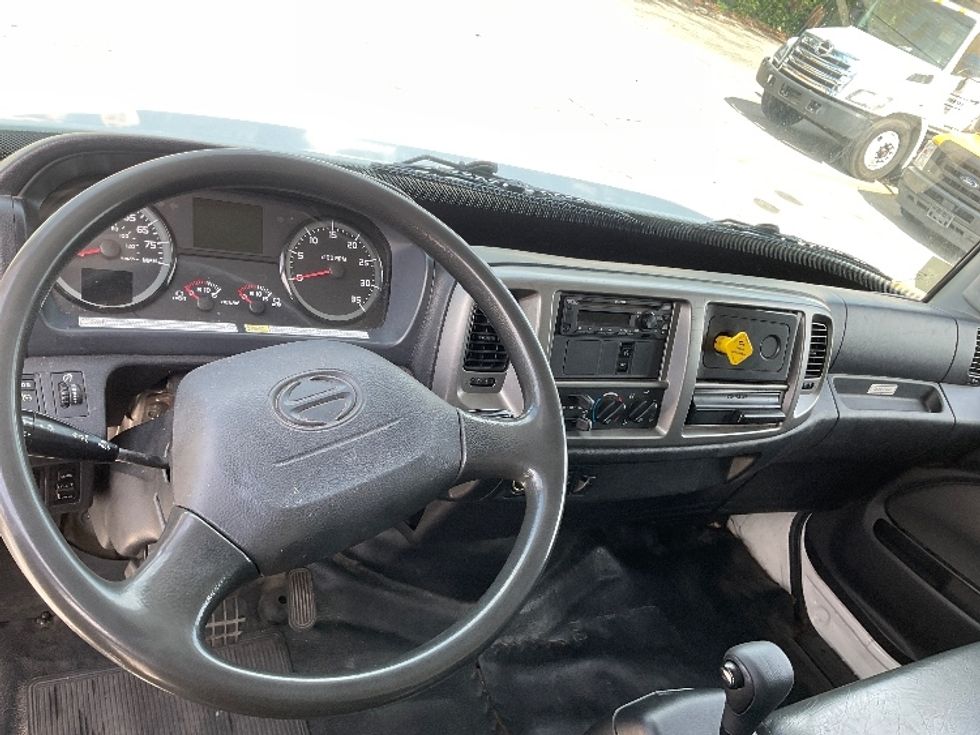 Medium Duty Box Truck-Light and Medium Duty Trucks-Hino-2019-268-Tampa-FL-223,469\n\t\tmiles-$ 42,250 - Image 18