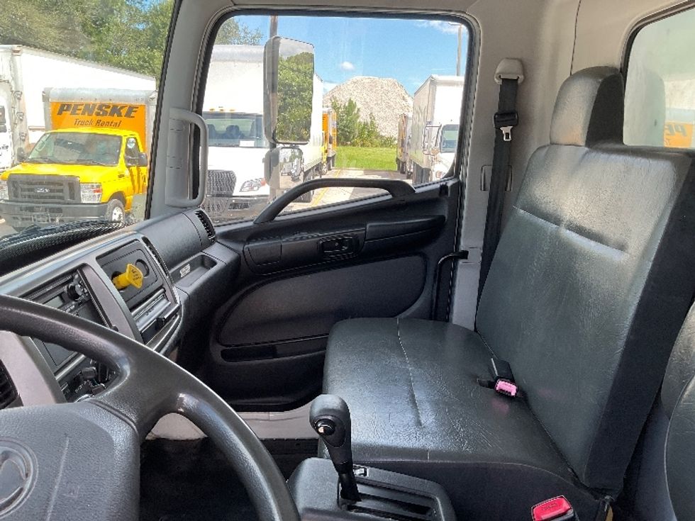 Medium Duty Box Truck-Light and Medium Duty Trucks-Hino-2019-268-Tampa-FL-223,469\n\t\tmiles-$ 42,250 - Image 19