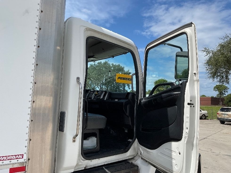Medium Duty Box Truck-Light and Medium Duty Trucks-Hino-2019-268-Tampa-FL-223,469\n\t\tmiles-$ 42,250 - Image 20
