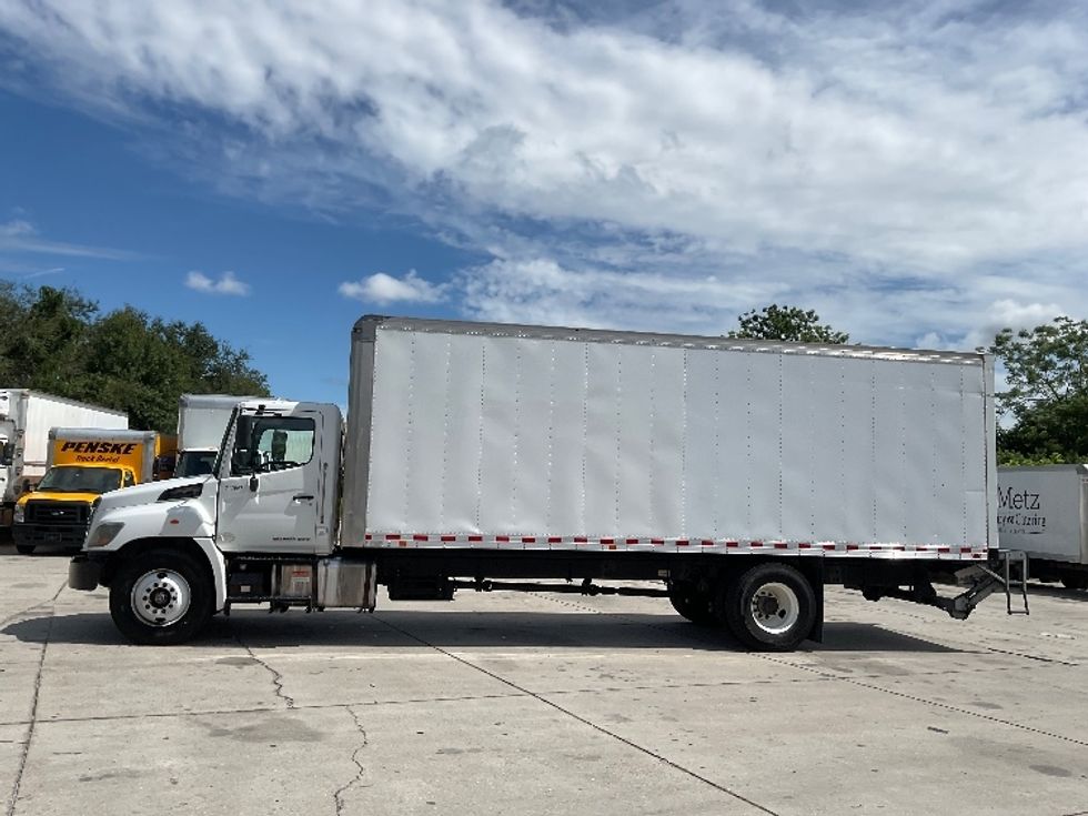 Medium Duty Box Truck-Light and Medium Duty Trucks-Hino-2019-268-Tampa-FL-223,469\n\t\tmiles-$ 42,250 - Image 4