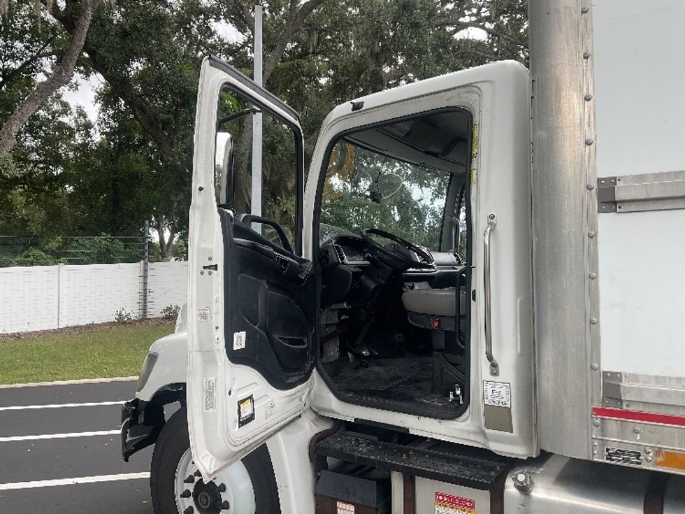 Medium Duty Box Truck-Light and Medium Duty Trucks-Hino-2019-268-Tampa-FL-225,441\n\t\tmiles-$ 43,500 - Image 16