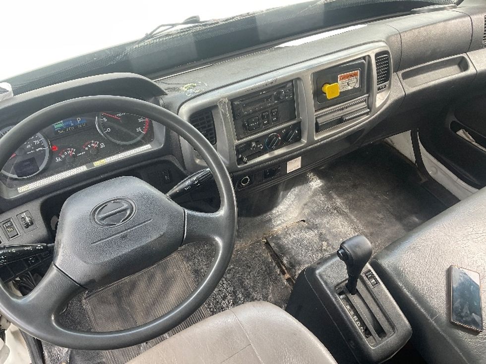 Medium Duty Box Truck-Light and Medium Duty Trucks-Hino-2019-268-Tampa-FL-225,441\n\t\tmiles-$ 43,500 - Image 18