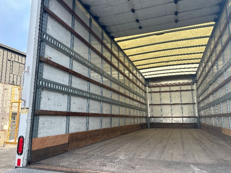 Medium Duty Box Truck-Light and Medium Duty Trucks-Hino-2019-268-Tampa-FL-247,624\n\t\tmiles-$ 39,000 - Image 11