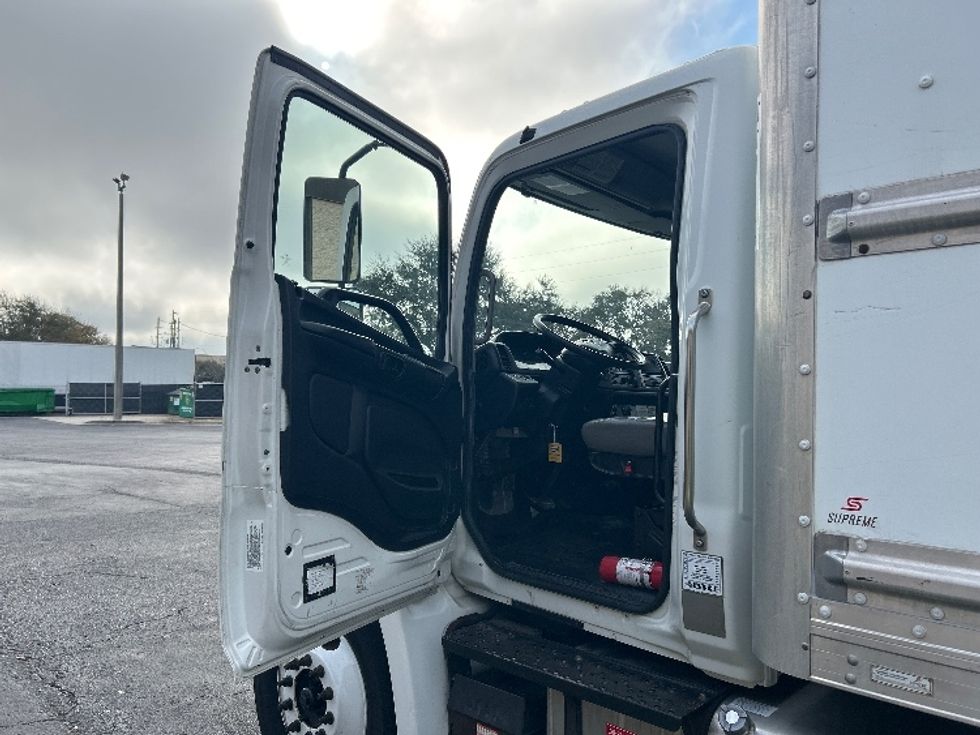 Medium Duty Box Truck-Light and Medium Duty Trucks-Hino-2019-268-Tampa-FL-247,624\n\t\tmiles-$ 39,000 - Image 16