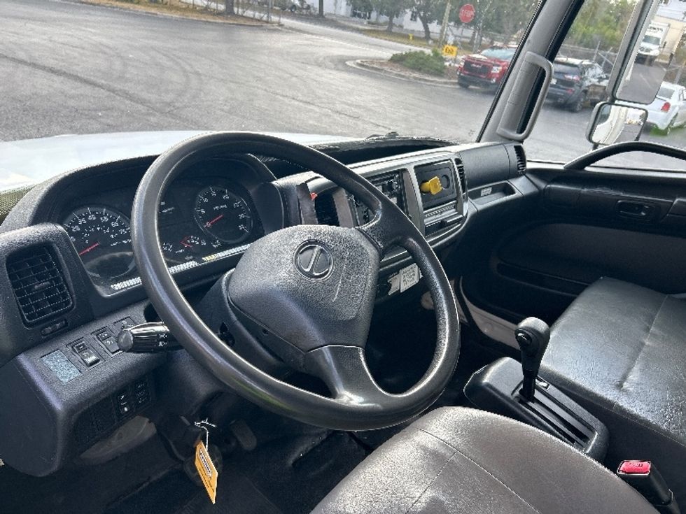 Medium Duty Box Truck-Light and Medium Duty Trucks-Hino-2019-268-Tampa-FL-247,624\n\t\tmiles-$ 39,000 - Image 17