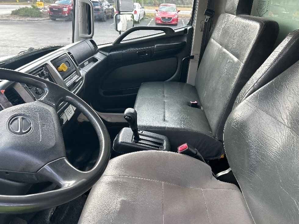 Medium Duty Box Truck-Light and Medium Duty Trucks-Hino-2019-268-Tampa-FL-247,624\n\t\tmiles-$ 39,000 - Image 19