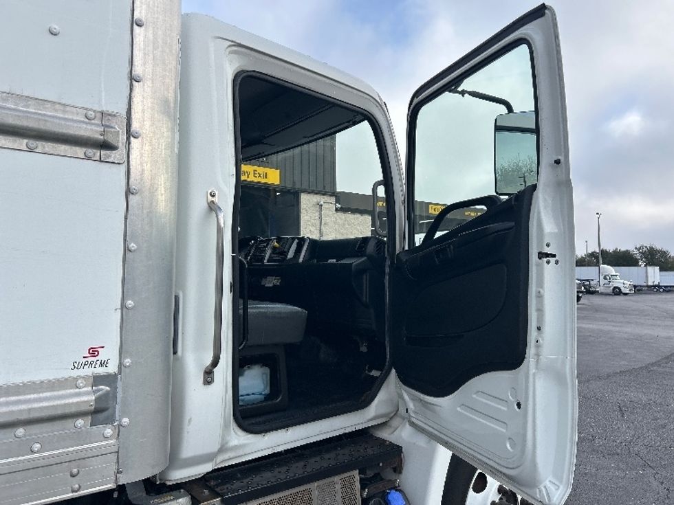 Medium Duty Box Truck-Light and Medium Duty Trucks-Hino-2019-268-Tampa-FL-247,624\n\t\tmiles-$ 39,000 - Image 20