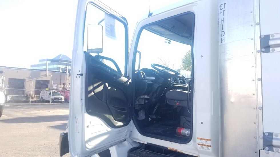Medium Duty Box Truck-Light and Medium Duty Trucks-Hino-2019-268-Toronto-ON-310,249\n\t\tkm-$ 57,500 - Image 16