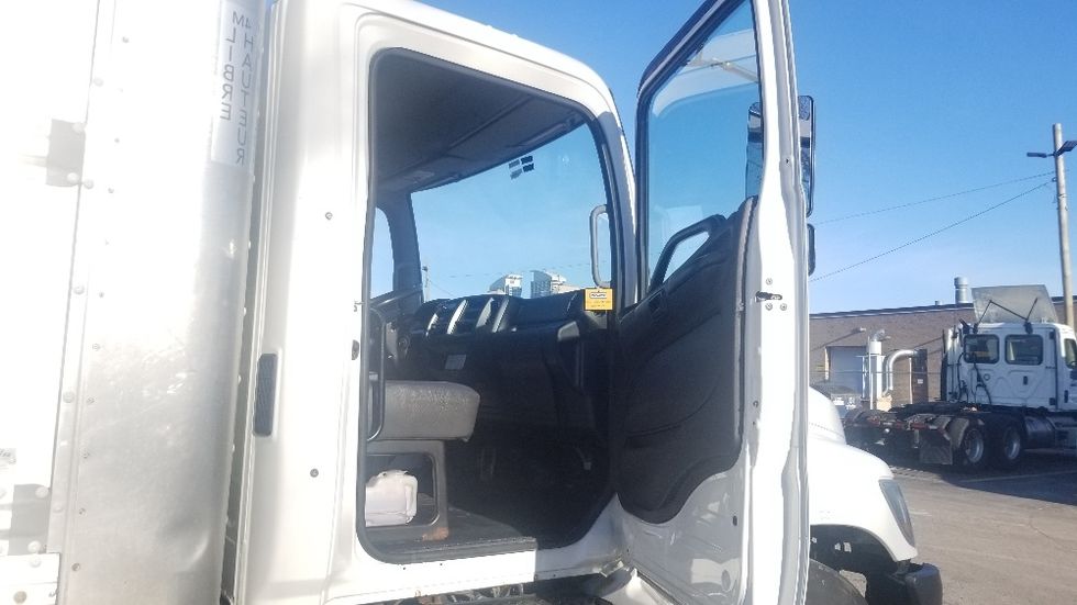 Medium Duty Box Truck-Light and Medium Duty Trucks-Hino-2019-268-Toronto-ON-310,249\n\t\tkm-$ 57,500 - Image 20
