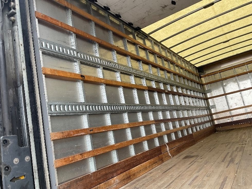 Medium Duty Box Truck-Light and Medium Duty Trucks-Hino-2019-268-Torrance-CA-136,343\n\t\tmiles-$ 57,250 - Image 11