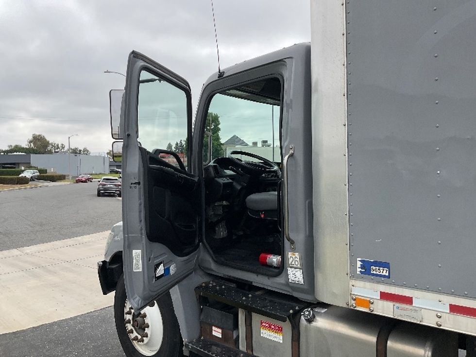 Medium Duty Box Truck-Light and Medium Duty Trucks-Hino-2019-268-Torrance-CA-136,343\n\t\tmiles-$ 57,250 - Image 16